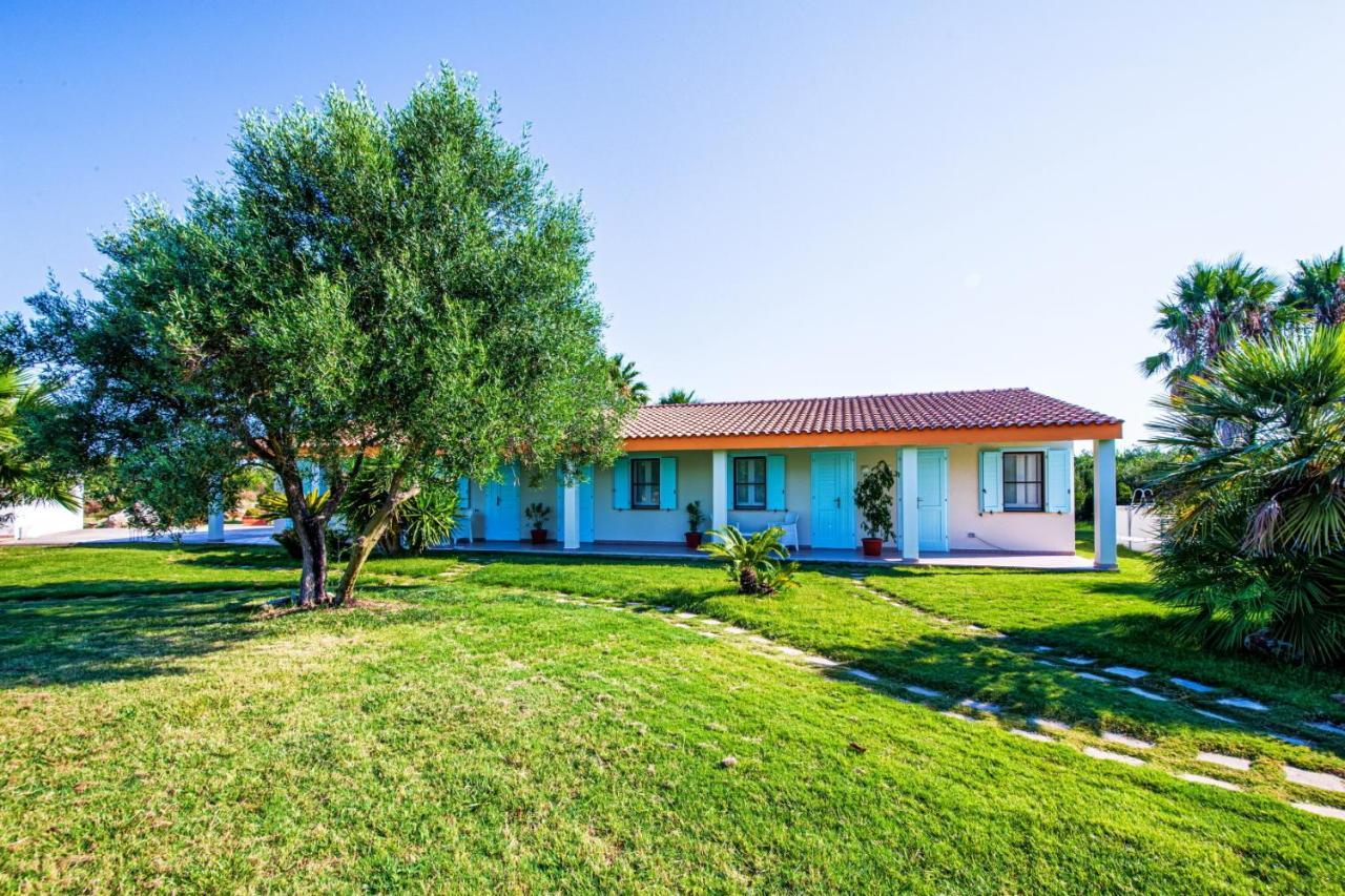Agriturismo Is Cortillaris Càbras Exteriör bild